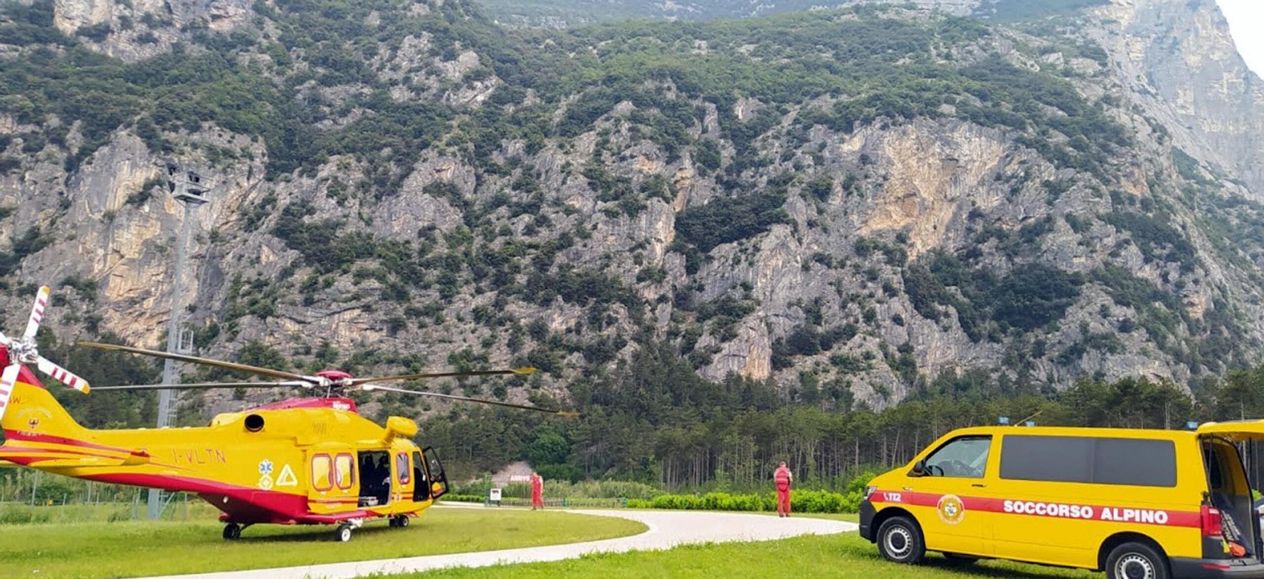 Bergamo, si sente male e precipita nel vuoto per 70 metri: muore donna di 53 anni