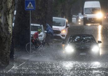 Violento nubifragio a Roma oggi: da Nord a Sud disagi e strade alla…