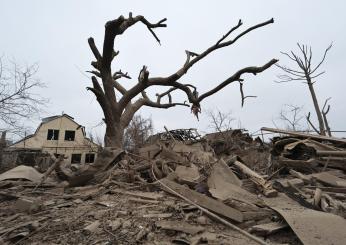 Guerra in Ucraina, filorussi accusano: “Almeno 23 morti dopo attacchi ucraini nel Donbass”. Macron critica “lo spirito disfattista” di chi vuole la pace