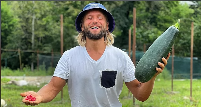 Chi è Maxim Lyutyi, l’influencer vegano che ha lasciato morire di fame il figlio di un mese: niente latte, ma “nutrimento dai raggi solari”