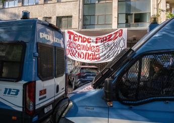 Milano, sgomberato l’ex cinema occupato dagli studenti contro il caro affitti