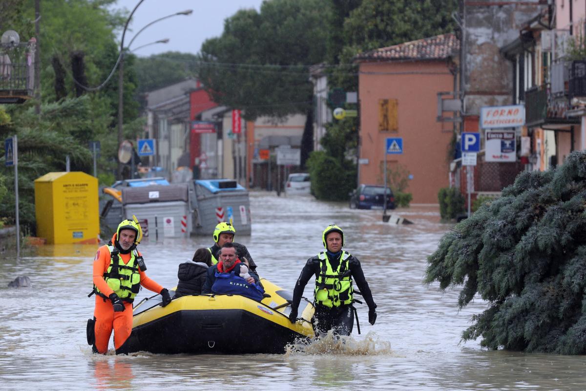 Maltempo in Emilia Romagna, allagamenti a Bologna, Forlì, Cesena, R…