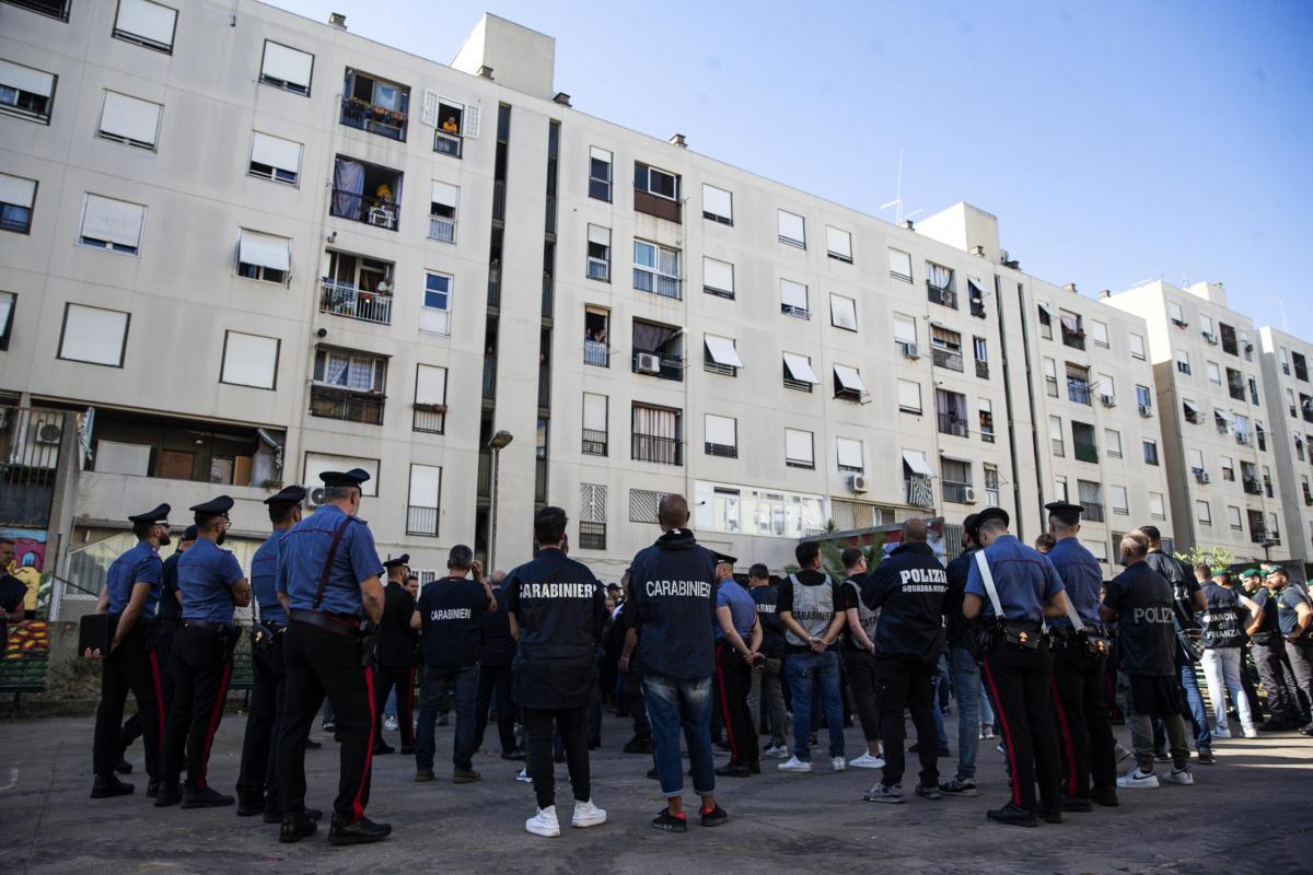 Roma, blitz dei Carabinieri a Tor Bella Monaca oggi dopo l’omicidio…