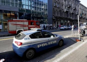 Rapina folle a Milano, azzanna il commesso all’orecchio e manda all…