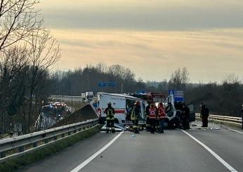 Cosenza, incidente sulla SS18 all’altezza di Paola: coinvolte 6 auto, 4 feriti