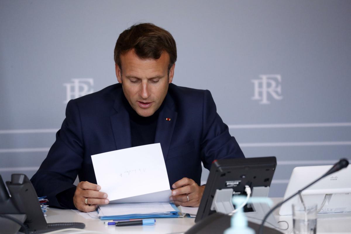 Francia, stop allo ius soli per le isole Mayotte: Macron ci pensa, l’estrema destra spinge per la rimozione