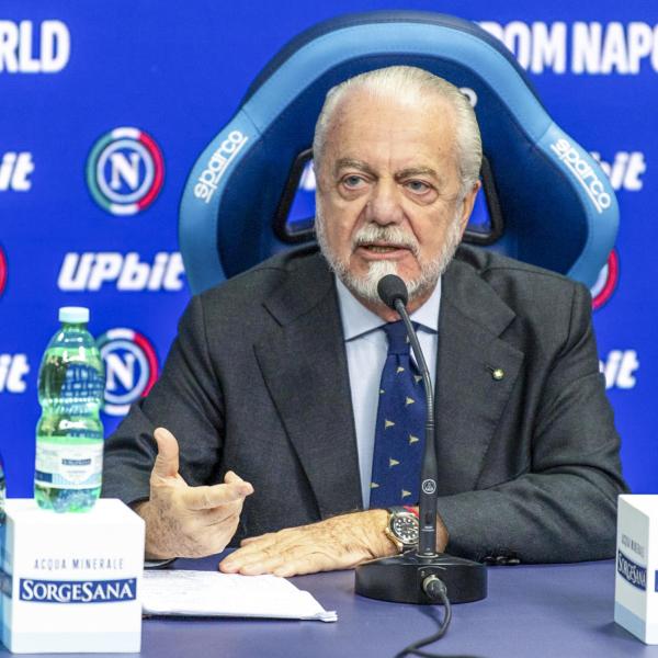 Napoli, crisi senza fine: De Laurentiis minaccia il ritiro, ma non ci sono provvedimenti per la squadra