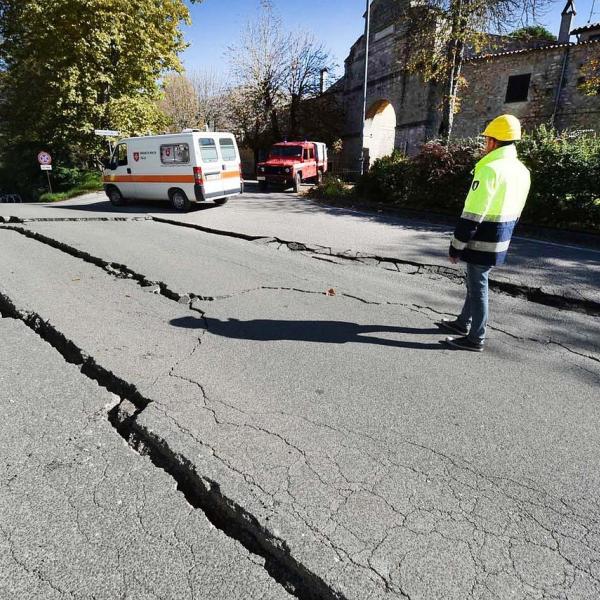 Cosa sono le luci telluriche, lo strano fenomeno visto prima del terremoto in Marocco