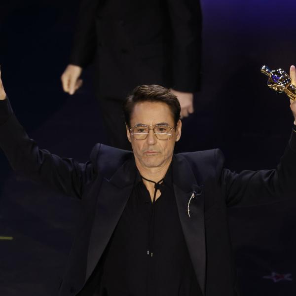 Robert Downey Jr, discorso agli Oscar 2024: “Grazie alla mia terribile infanzia e all’Academy”| VIDEO