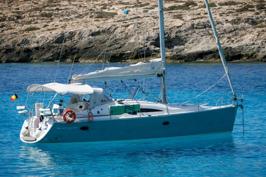 Porto Cervo, eseguita l’autopsia dopo lo scontro tra due yacht: “Fatale l’impatto con gli scogli”