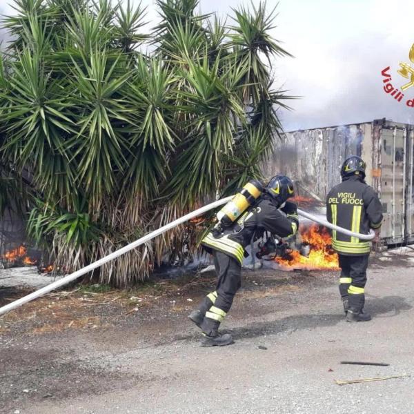 Maxi incendio a Roma in zona Aurelia: esplose bombole gpl, evacuato centro estivo