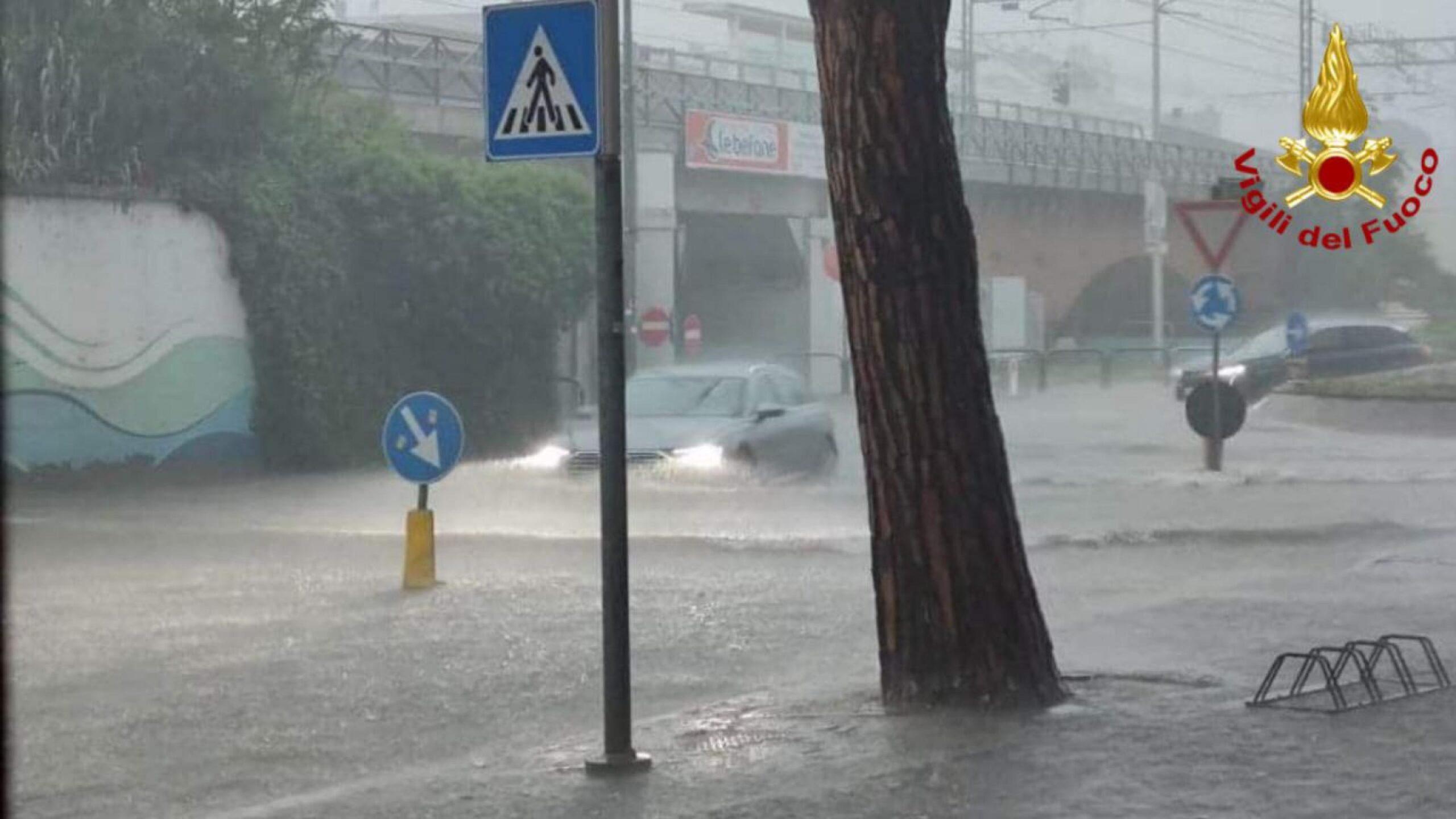 Riccione allagata, inagibile il pronto soccorso e tante segnalazioni | FOTO E VIDEO