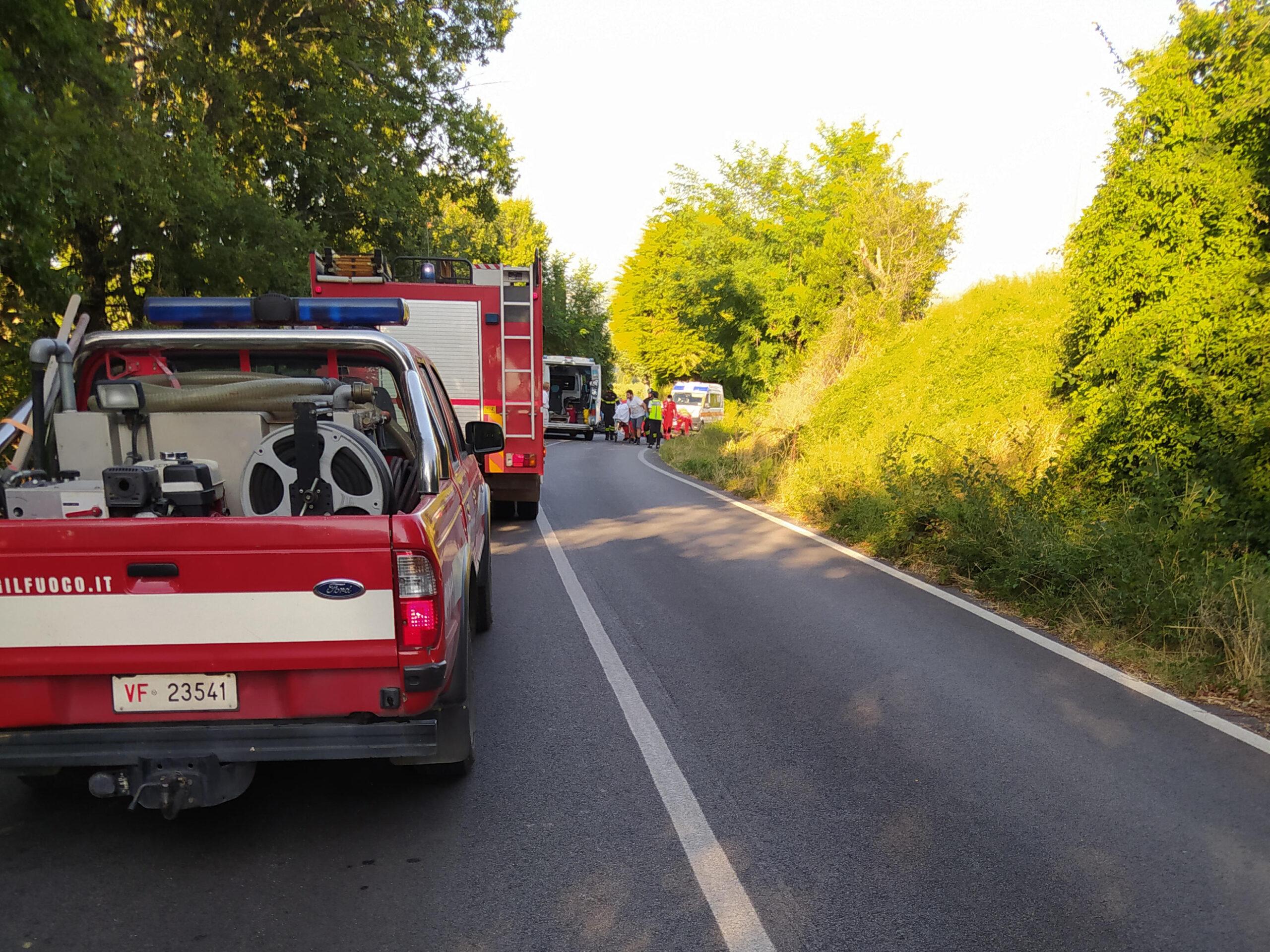 Ancona, incidente a Trecastelli: moto contro mezzo agricolo, morto il centauro 44enne