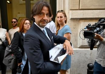 Nuovo dress code a Montecitorio, l’on. Caiata (FDI): “Basta sneakers e t-shirt, cravatta obbligatoria anche alla Camera”