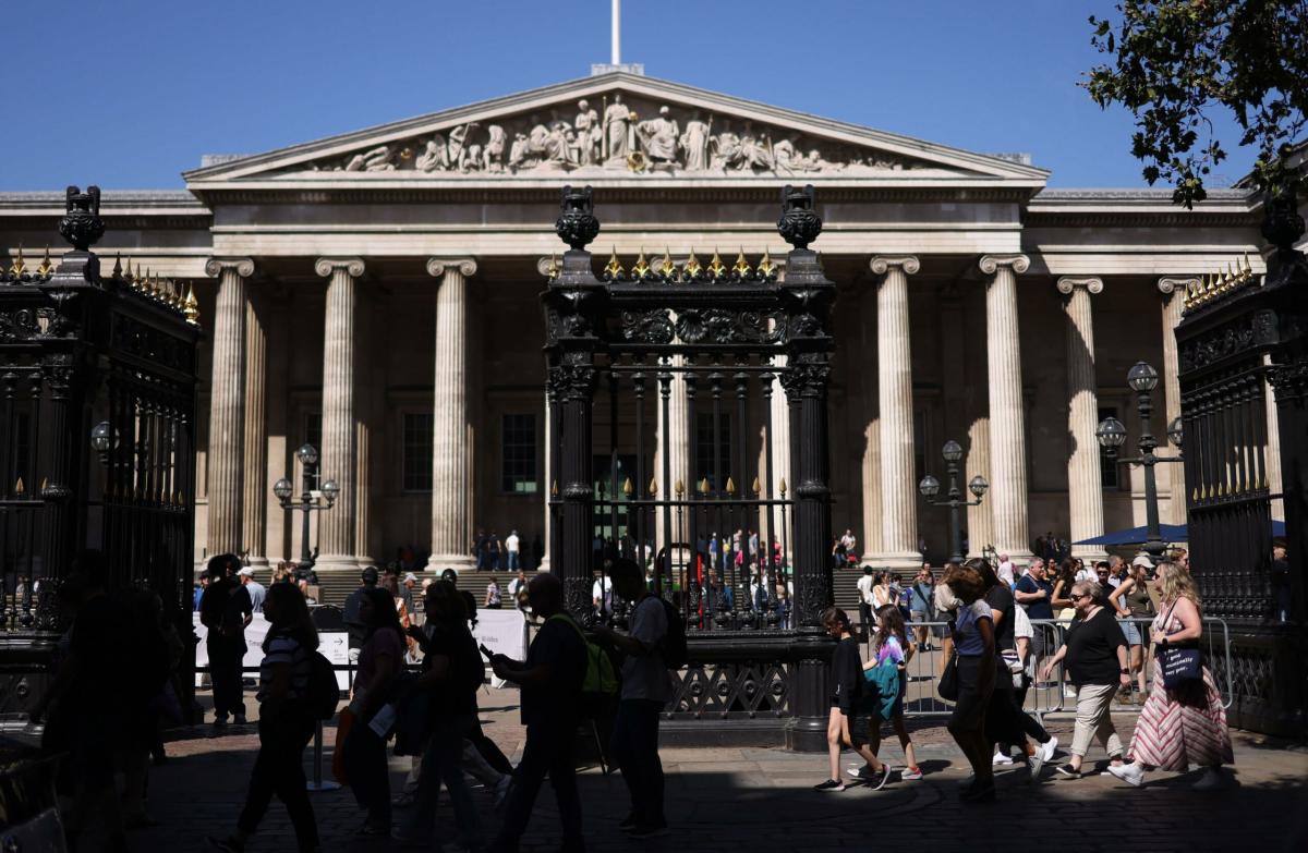 Gran Bretagna, chiuso British Museum: eco-attivisti e pro-Palestina bloccano l’ingresso dell’edificio storico