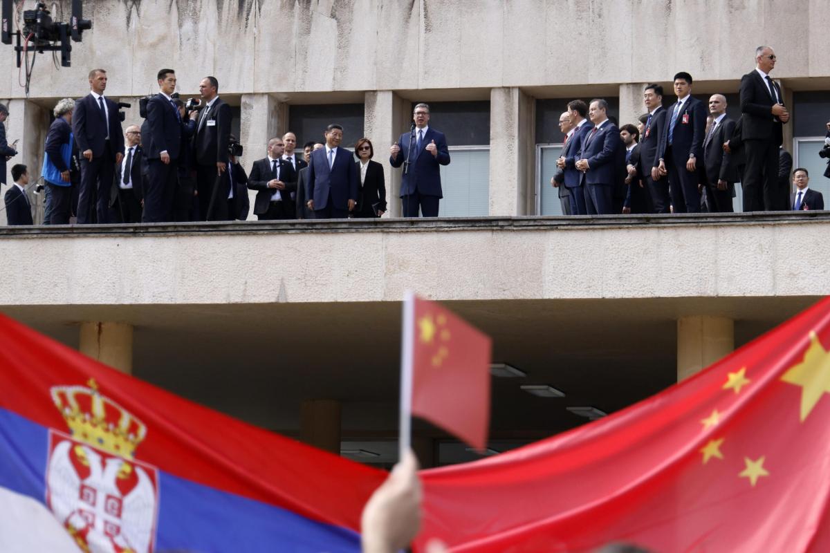 Serbia, il presidente Vucic incontra il suo corrispettivo cinese Xi Jinping a Belgrado: “Taiwan è Cina” | VIDEO