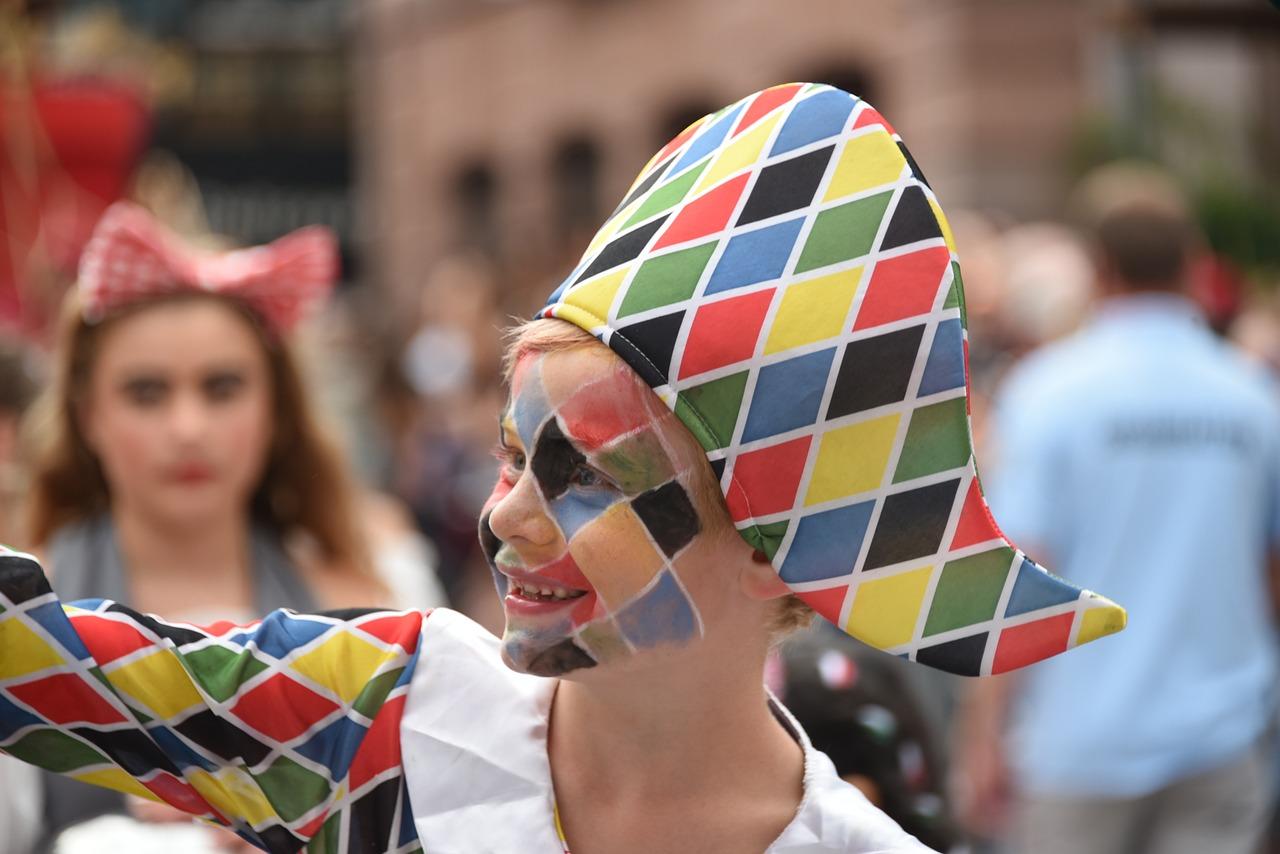 Da Arlecchino a Pantalone, ecco quali sono le maschere di carnevale italiane della tradizione