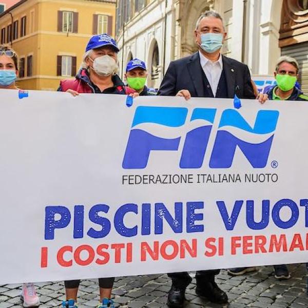 Domani piscine chiuse, la protesta della FIN