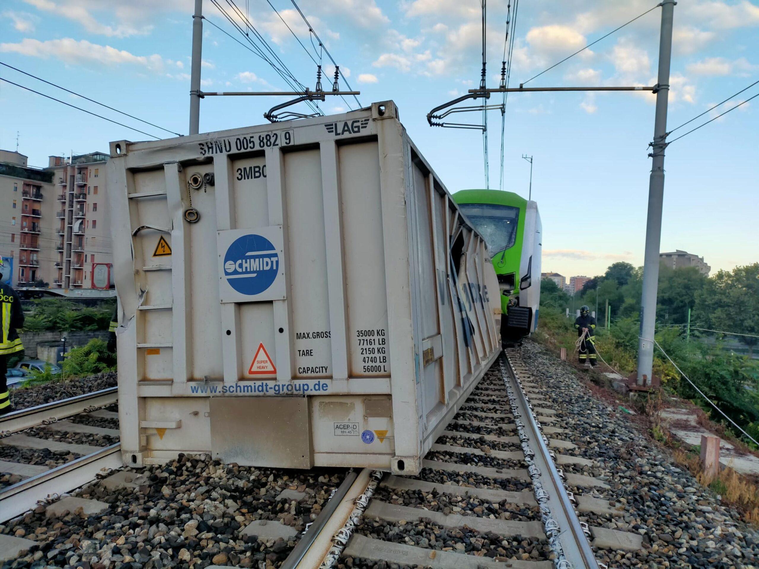 Treni Milano-Torino e Milano-Domodossola, rallentamenti e ritardi: disagi alla circolazione a causa di un deragliamento nei pressi di Seveso