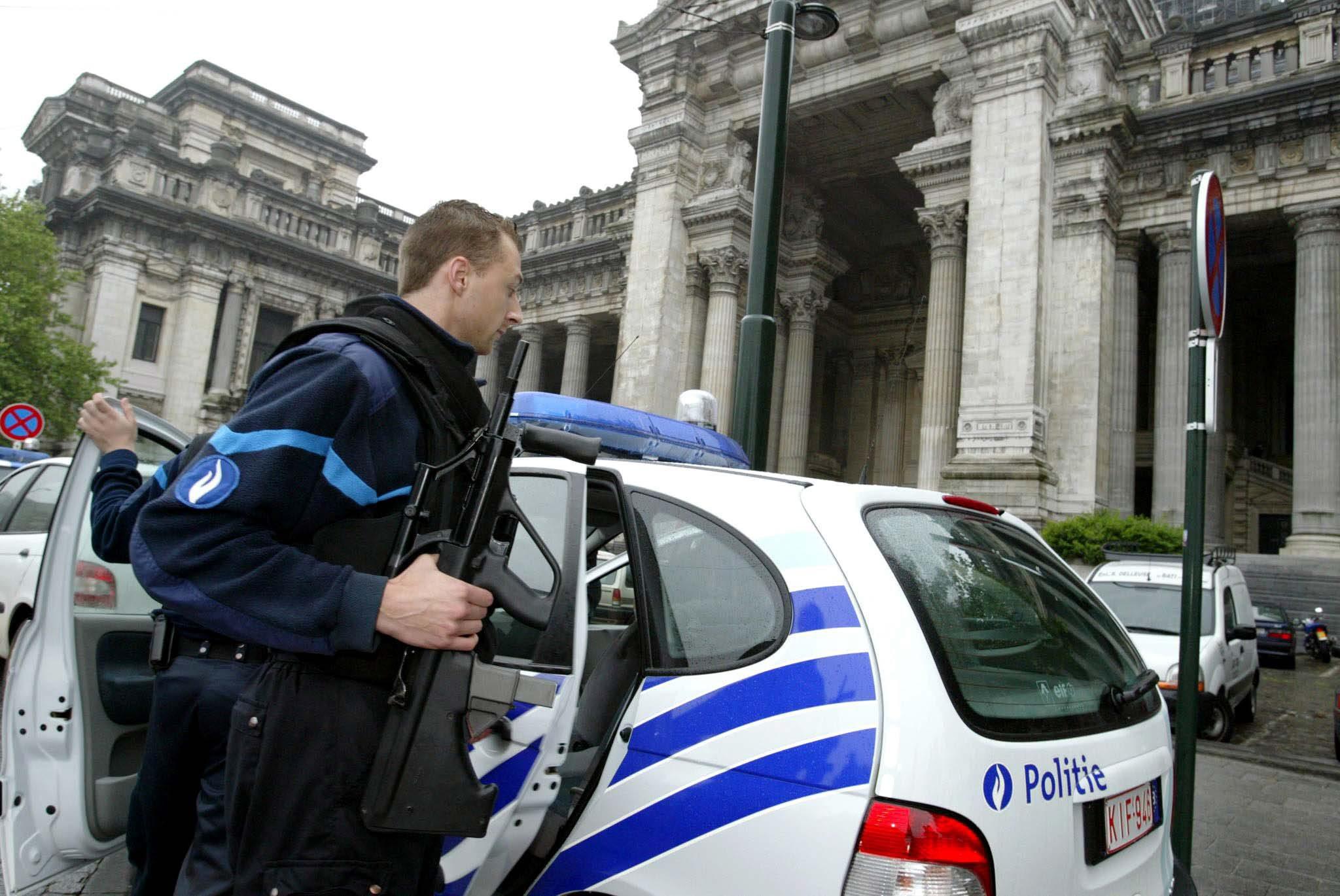 Belgio, torna la paura terrorismo, arrestate sette persone che preparavano attentato