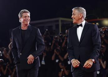 George Clooney e Brad Pitt sul red carpet: tutte le gag a Venezia 2024 | VIDEO