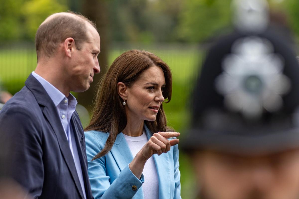 Kate Middleton suona al pianoforte con la band ucraina Kalush Orche…