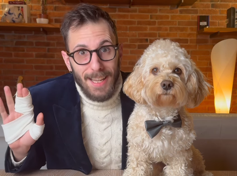 Di che razza è Chico, il cane star dei social? Dove vive, voce e padrone del famoso amico a 4 zampe