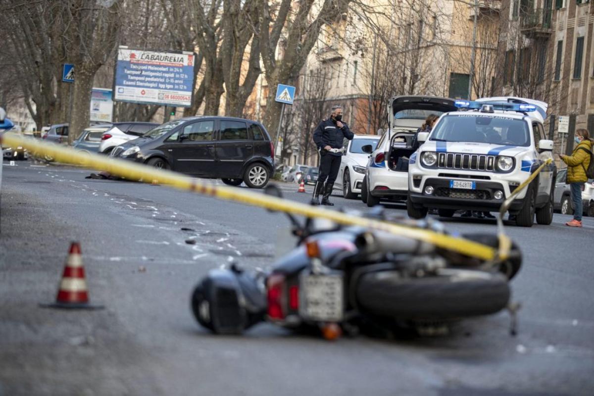 Incidente a Roma sull’Aurelia, scontro tra furgone e scooter: muore…