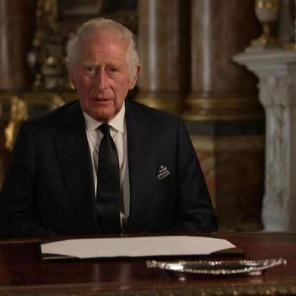 Re Carlo III ha licenziato lo staff di Clarence House, la lettera d…