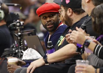 Floyd Mayweather torna a combattere: il match finisce con una maxi rissa