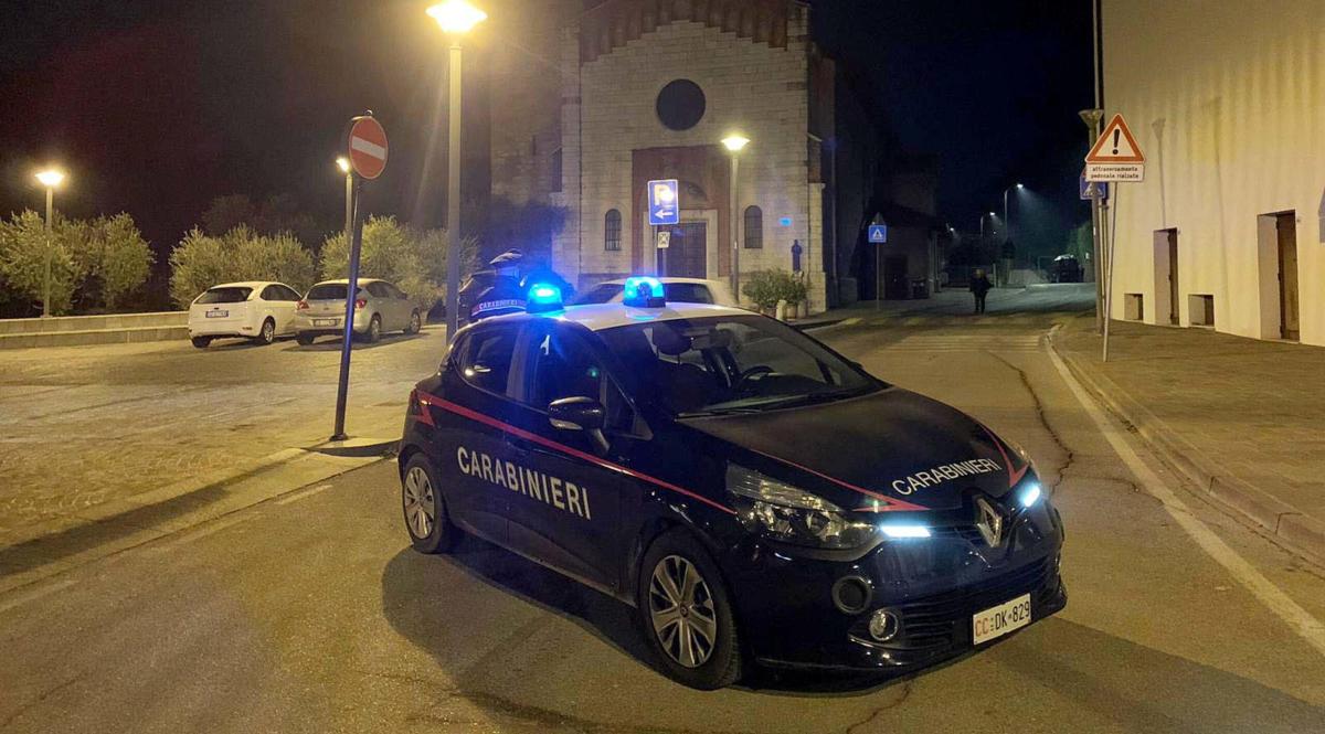 Varese, 26enne trovato morto in casa: accoltellato a Cairate