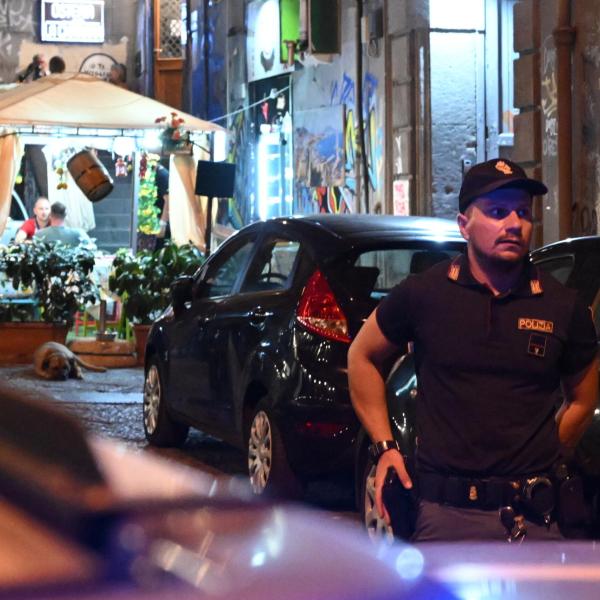 Movida di Napoli sotto scacco: 26 denunce per furto, violenza, porto illegale di armi e falso