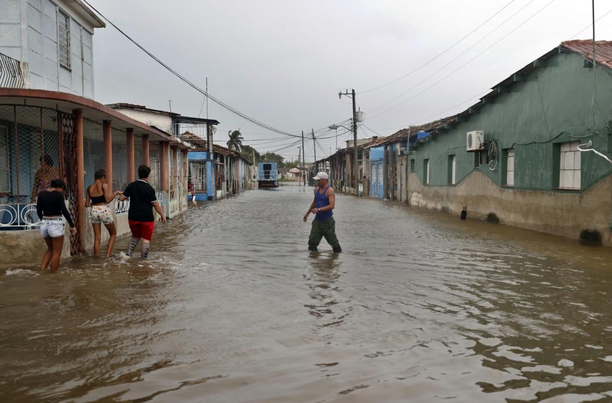 Cuba, l’isola si prepara al passaggio dell’uragano Oscar | VIDEO