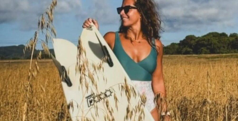 Chi era Giulia Manfrini, la 36enne surfista e influencer morta dopo essere stata colpita da un pesce spada in Indonesia