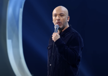 Jo Koy: chi è il presentatore dei Golden Globe 2024? Età, moglie, figli e film del cabarettista