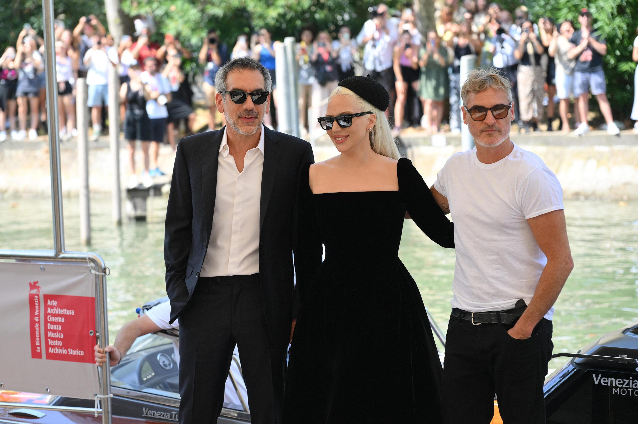 Lady Gaga a Venezia 2024 con Joaquin Phoenix, bagno di folla per “Joker 2”: in quali film ha recitato la cantante? | VIDEO