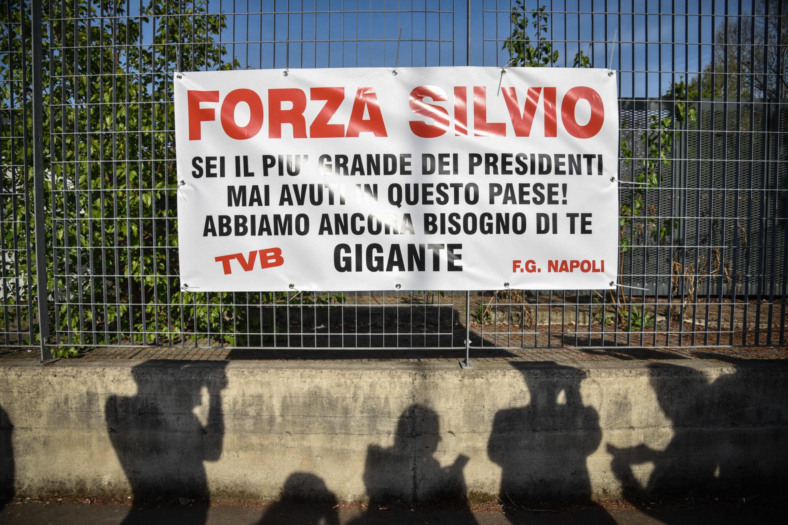 Silvio Berlusconi: oggi è una settimana esatta dall’inizio del ricovero al San Raffaele. Il figlio Luigi: “Sta meglio”