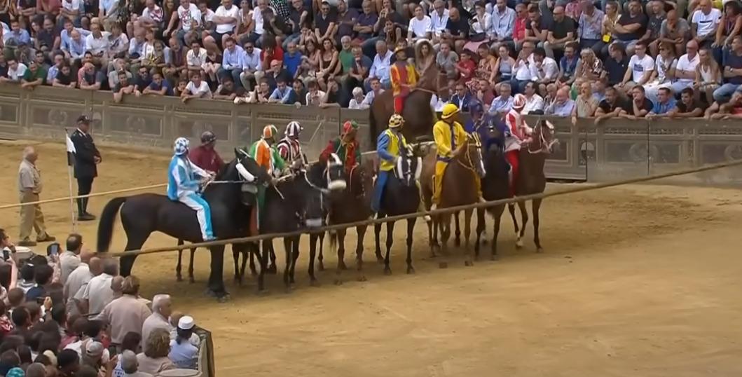 A che ora si corre il Palio di Siena del 16 agosto 2023? Orario, programma, ospiti e diretta tv – streaming