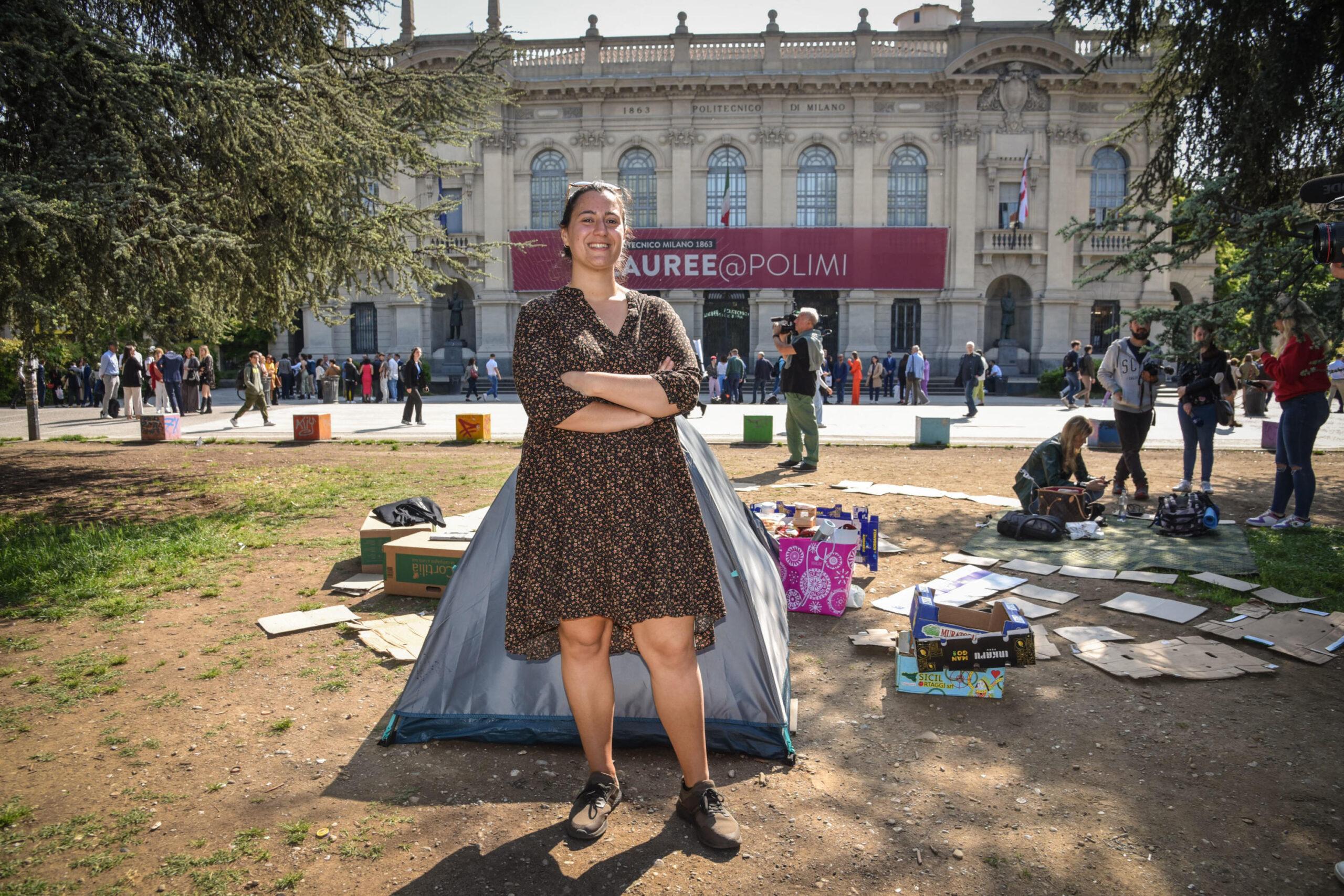 Beppe Sala chiama Ilaria Lamera, l’universitaria che dorme in tenda. La rettrice del Politecnico la incontra