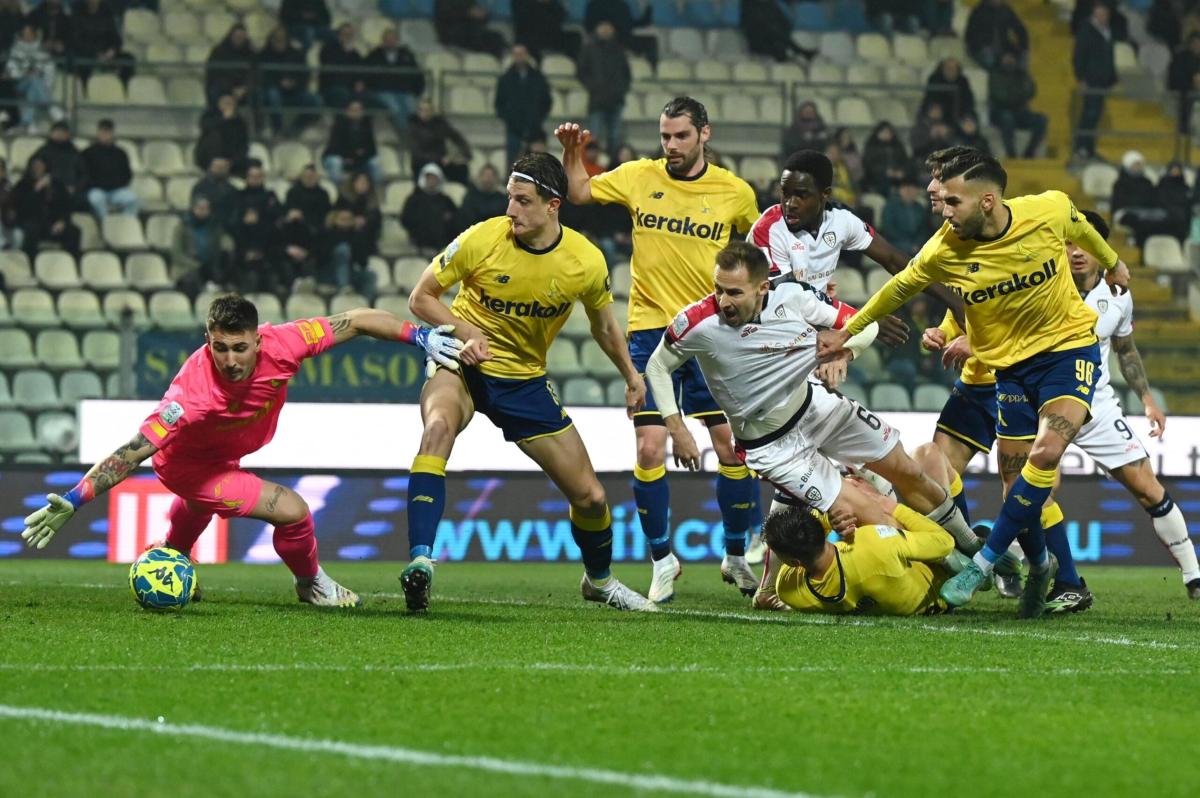 Modena-Cagliari è ‘sub iudice’. La partita si deve rigiocare?