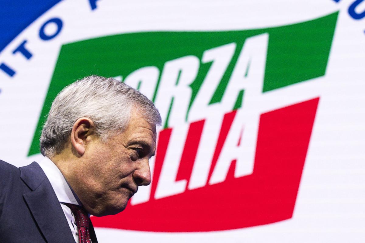 Congresso Forza Italia, Tajani eletto per acclamazione: “Ho una grande responsabilità sulle spalle” | VIDEO