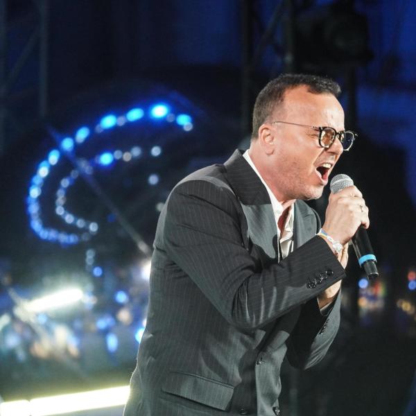 Gigi D’Alessio annuncia a sorpresa nuovo concerto allo Stadio Maradona di Napoli il 2 giugno 2025: il video sui social 