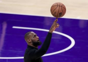 NBA 24-25, tripla doppia di LeBron. Vincono ancora i Cavs; Tatum decisivo per Boston