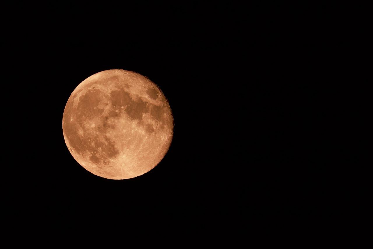 Luna del raccolto: cos’è, quando vederla e perché si definisce una Superluna