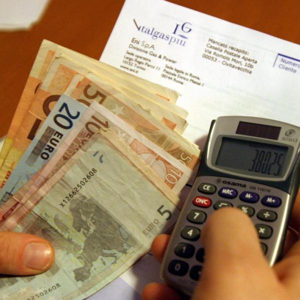 “Bollette in vetrina”, la nuova iniziativa lanciata da Confcommercio per aiutare i commercianti