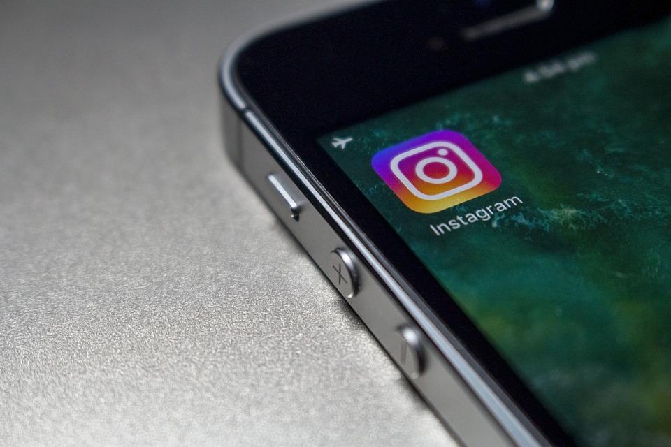 Storie condivise con altri utenti su Instagram: la novità del prossimo aggiornamento