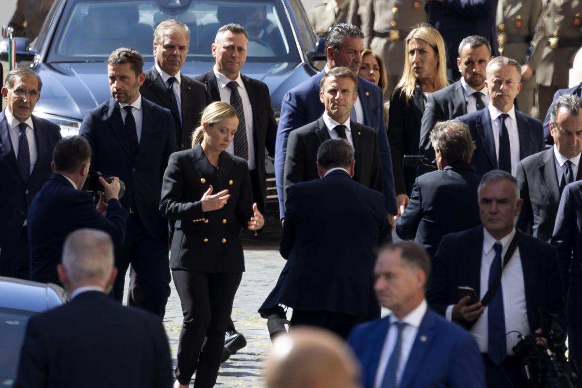 Meloni-Macron, faccia a faccia informale a Roma dopo i funerali di …