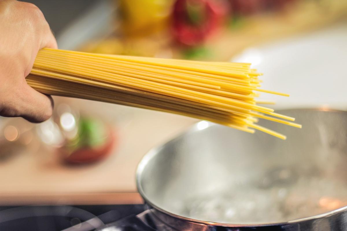 Pasta con le fave fresche: uno sfizio pronto in pochi minuti