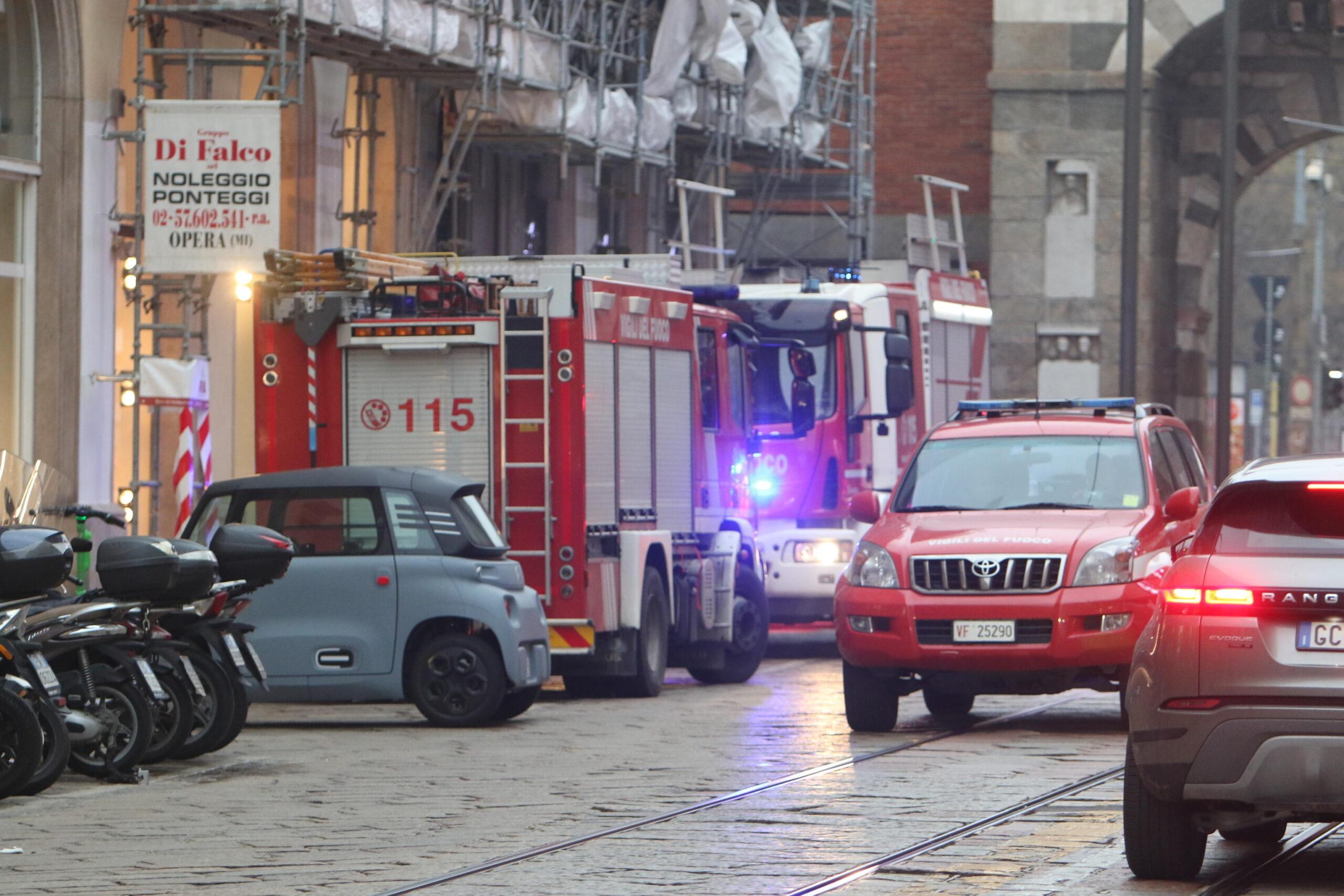 Milano, incendio in un palazzo di via Luxemburg, quartiere Dergano: evacuato