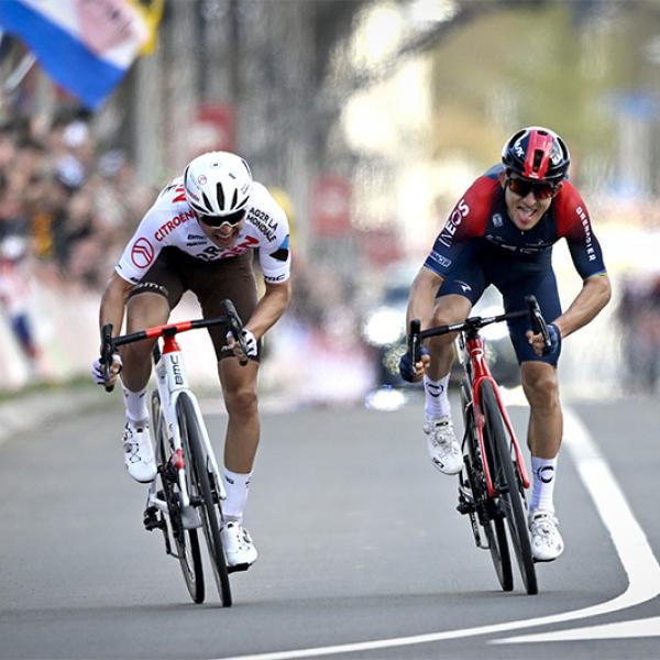 Amstel Gold Race 2022: vince Kwiatkowski davanti a Cosnefroy